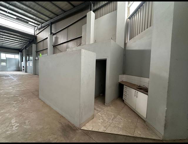 2,145M² WAREHOUSE TO LET IN COSMO BUSINESS PARK